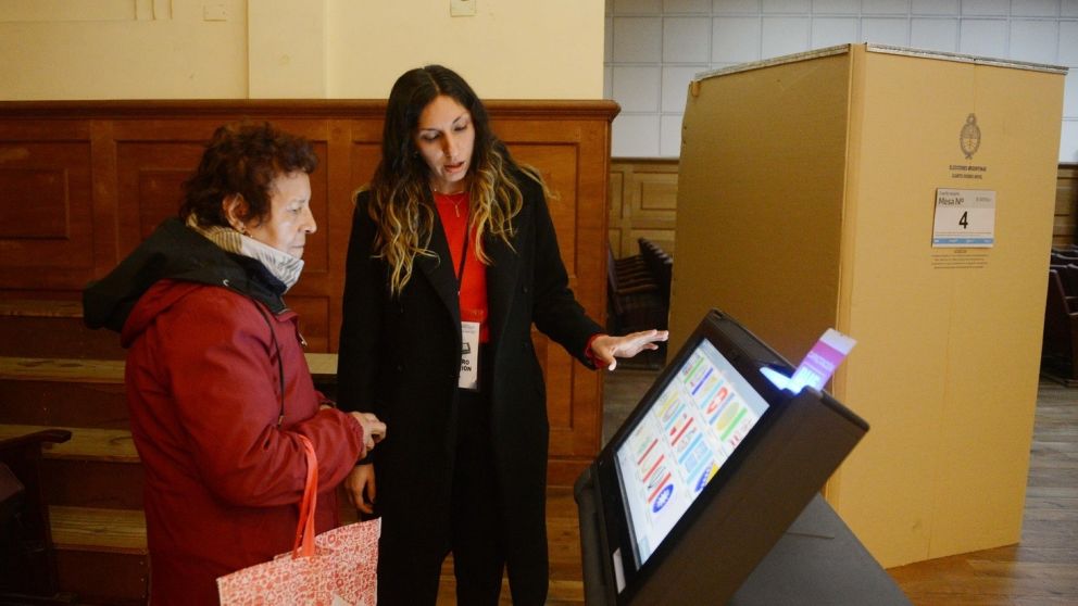 Simulacro de votación a cargo del Juzgado Federal N°1 con competencia electoral. FOTO: Hernán Nersesian/Crónica