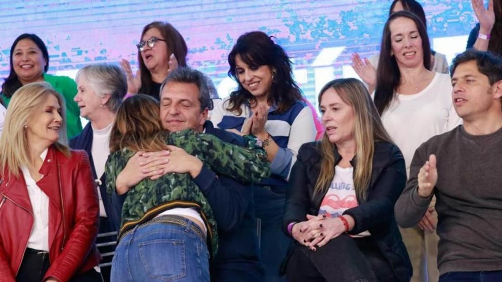 Los precandidatos de UxP, Massa y Kicillof, participaron de un Encuentro de Mujeres y Diversidades en Merlo.