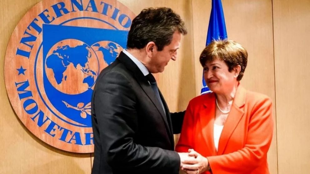 Massa apela al CAF y a otros organismos para pagarle al FMI