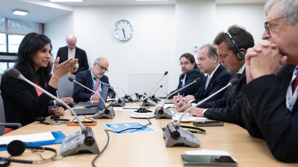 Hay acuerdo con el FMI: desembolso de 7.500 millones de dólares y baja de la meta de acumulación de reservas