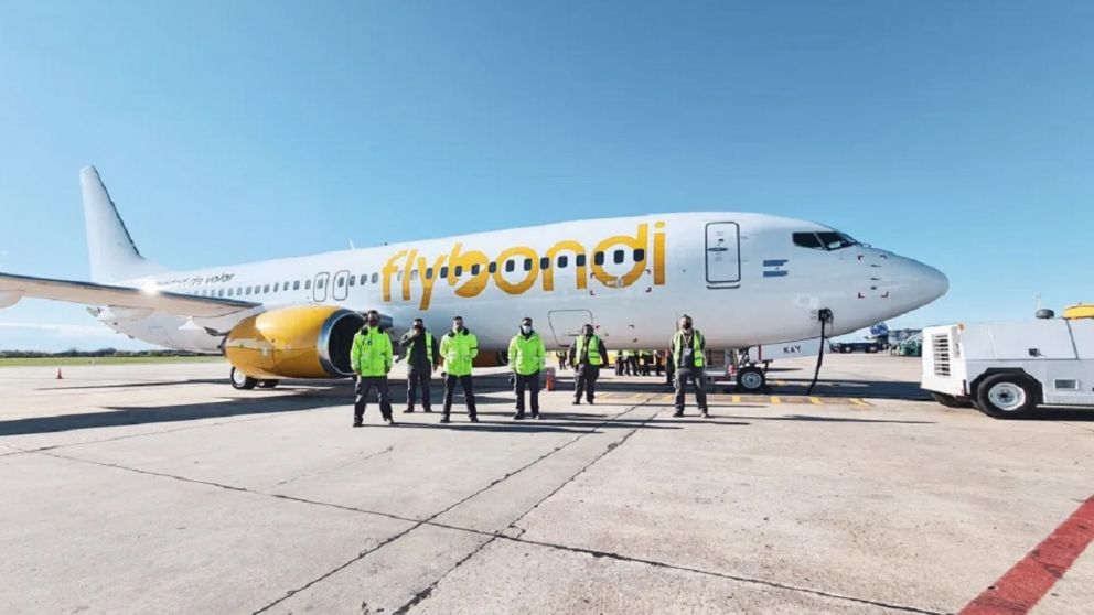 Flybondi paga hasta $700.000 según el puesto