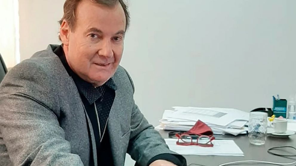 Superintendencia de Salud: Daniel López, en el ojo de la tormenta por arbitrariedades y retrasos en la entrega de los fondos. La Justicia sospecha