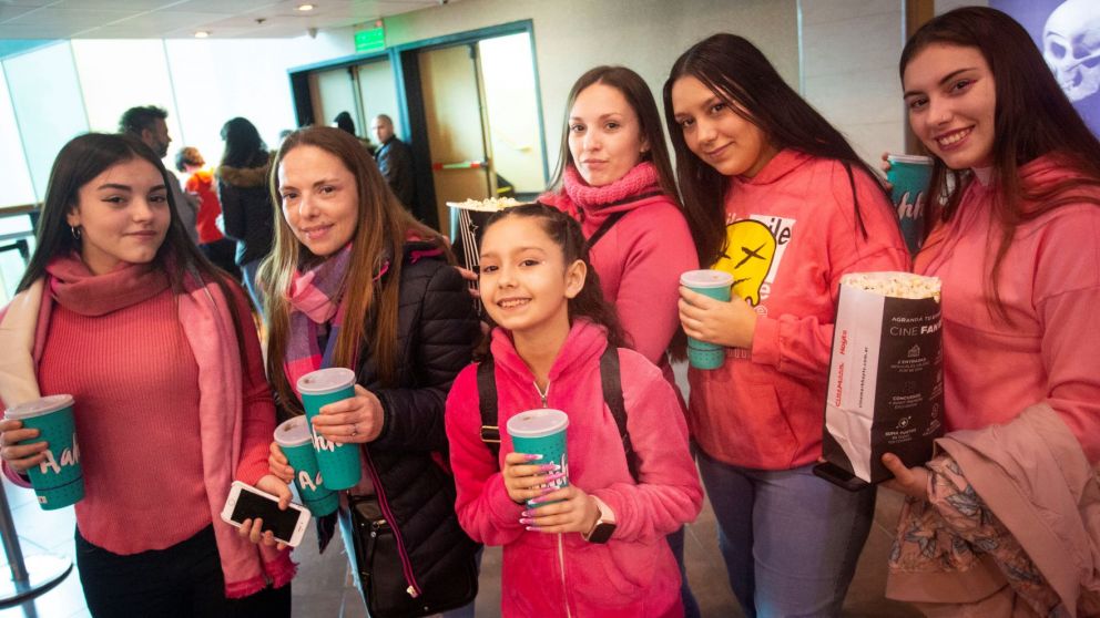 Todos van al cine con algo rosa para ver a Barbie