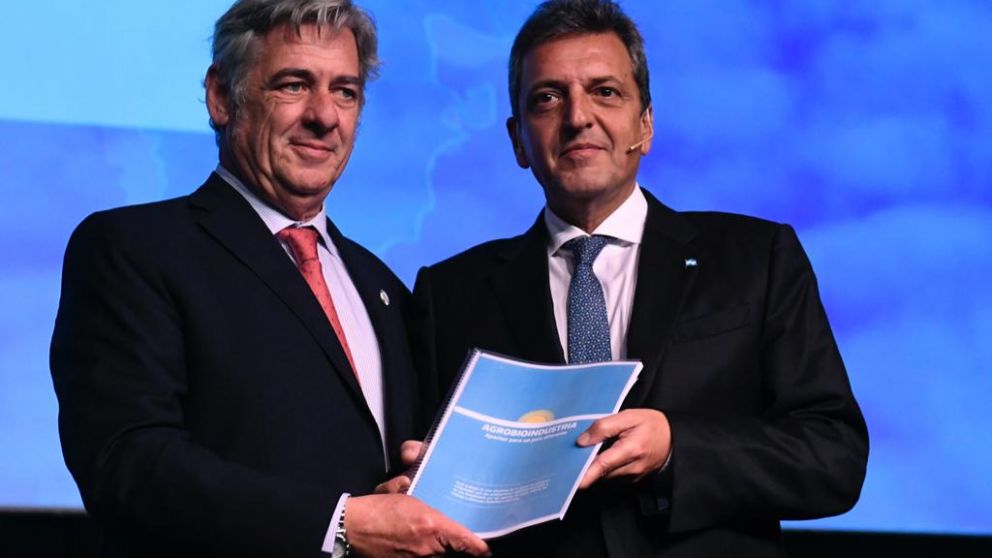 Massa defendió las medidas y prometió quita de retenciones para las economías regionales