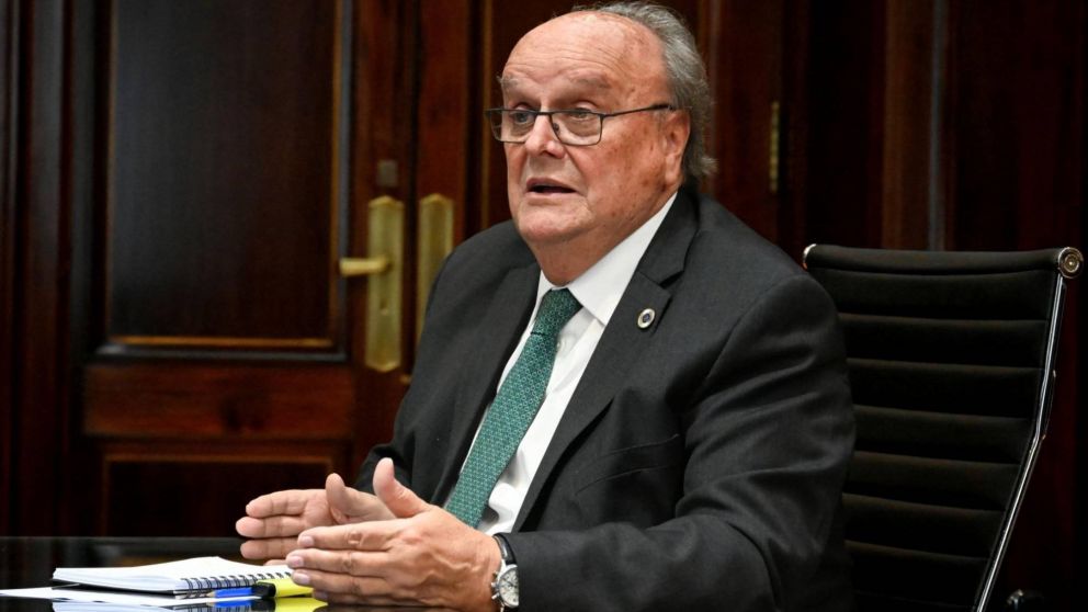 De Mendiguren pidió que la deuda "no atente contra nuestro crecimiento económico"