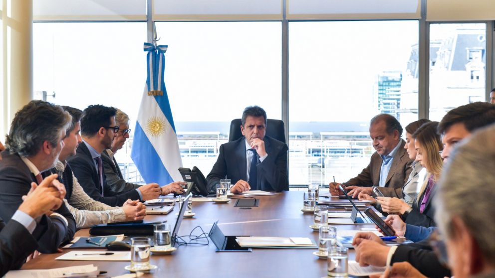 Economía avanza en decisiones que apuntan a un doble impacto: cambiario y fiscal