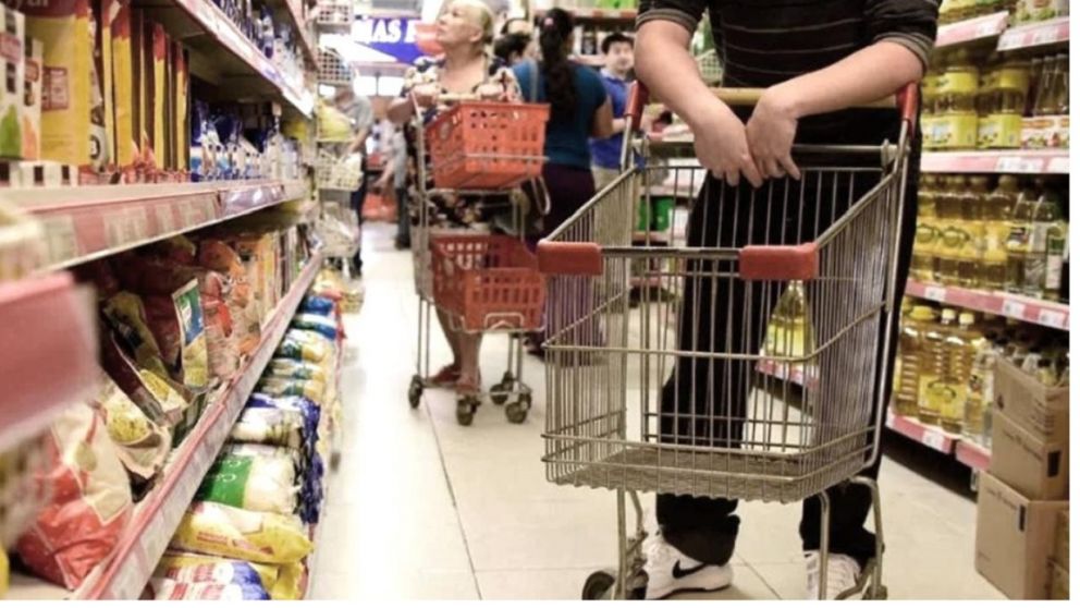 La caída de los salarios le quita dinamismo al consumo