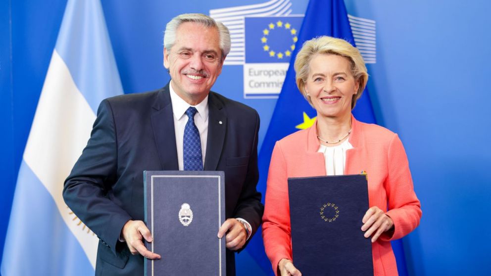 La primera actividad de Fernández en Bruselas fue con la titular de la CE