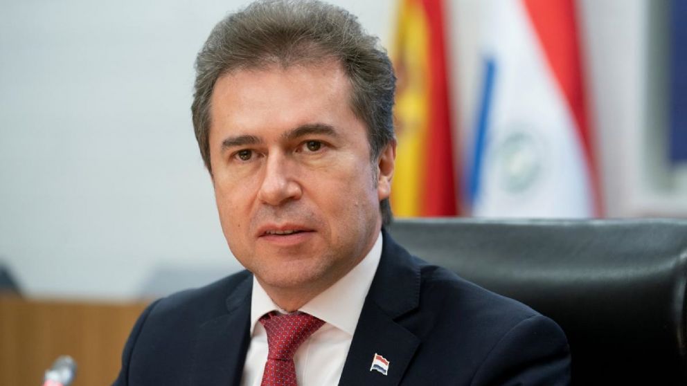 "A mí me gustaría levantar una muralla en la frontera con Argentina, como el señor Trump"