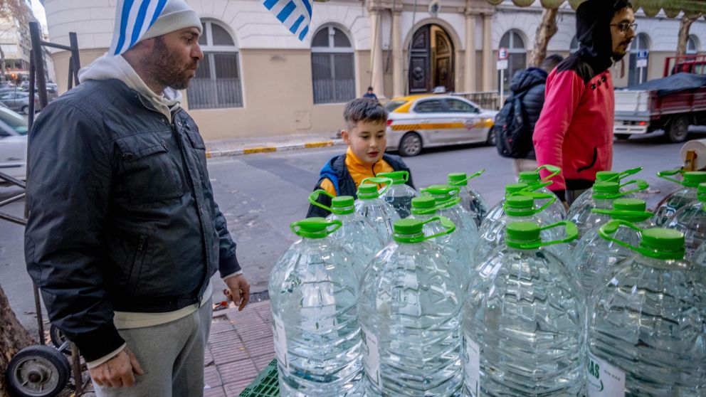 A la escena de Montevideo se le suma la escasez de agua embotellada