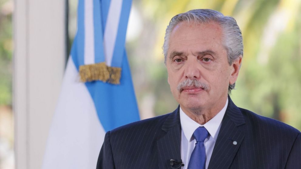 El presidente llegará a la capital belga el lunes y participará de una cumbre de jefes de Estado