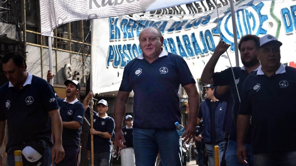 La protesta metalúrgica se hizo sentir en las calles de Córdoba, el viernes la docta será sede de un debate regional de la UOM