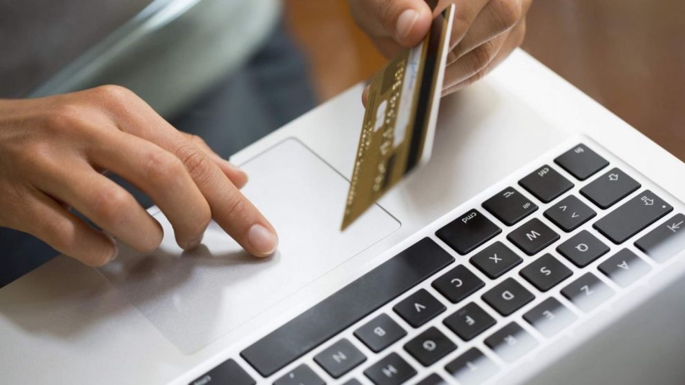 ¿Existe monto para la transferencia bancaria?