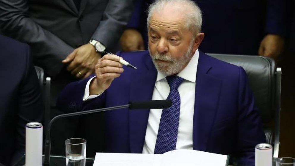 "El presidente del BCB es terco, pero no tiene m�s argumentos" para no bajar las tasas, dijo Lula�