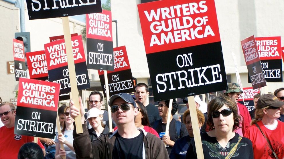 Guionistas de Hollywood siguen de paro