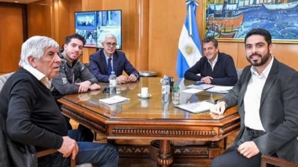 Hugo Moyano se reunió con Massa y el ministro confirmó una visita a la CGT