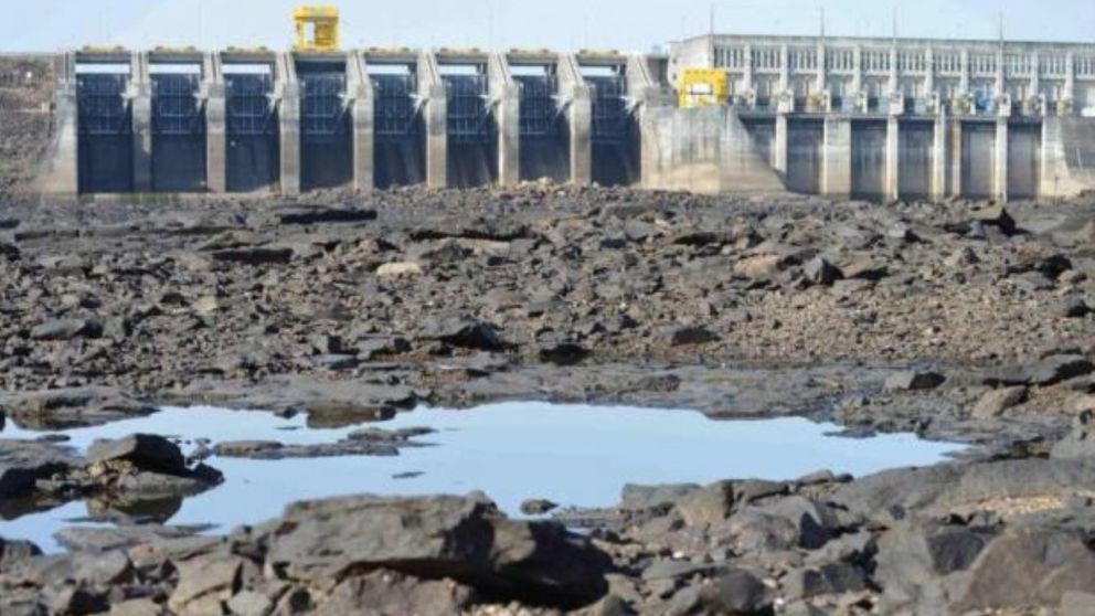 "Se está agotando la poca agua dulce que queda en los abastecimientos", dijo en un comunicado el PIT-CNT.