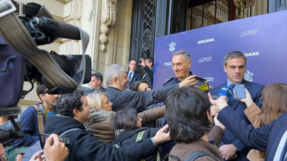 Fuga de divisas: dos detenidos tras 23 allanamientos en una investigación liderada por Aduana