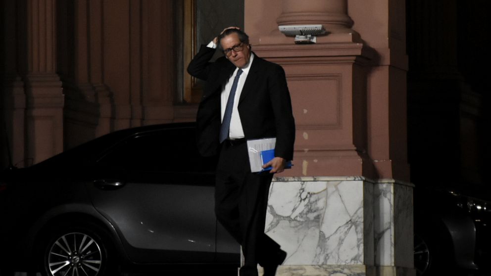 El presidente del BCRA se reunió con el Presidente, en otra jornada de tensión cambiaria