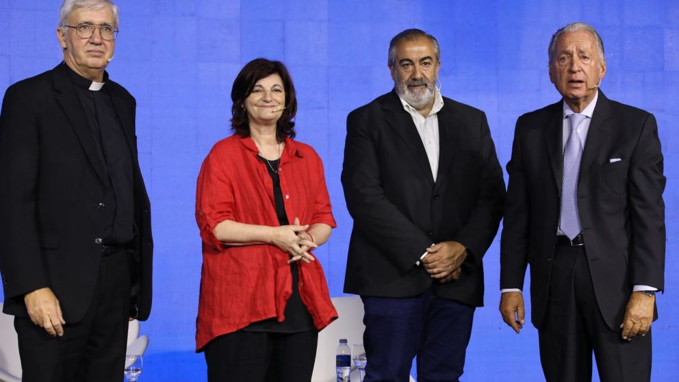 La previa del Consejo del Salario fue en la UIA, la ministra Olmos, H�ctor Daer y Daniel Funes de Rioja
