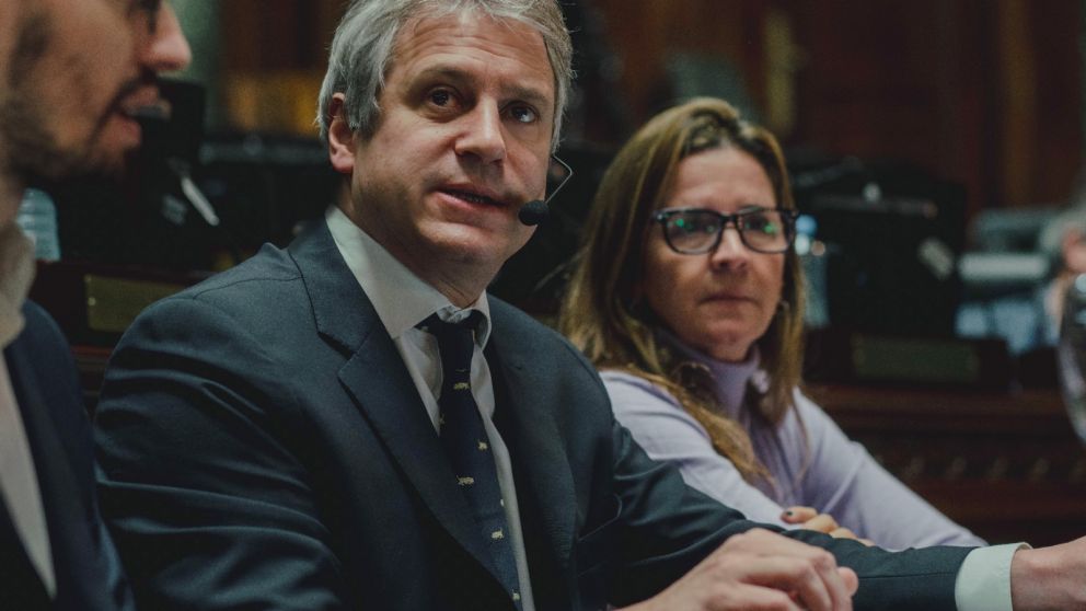 El jefe de Gabinete porteño, Felipe Miguel, birndó el informe de gestión en la Ciudad de Buenos Aires en una sesión especial en la Legislatura