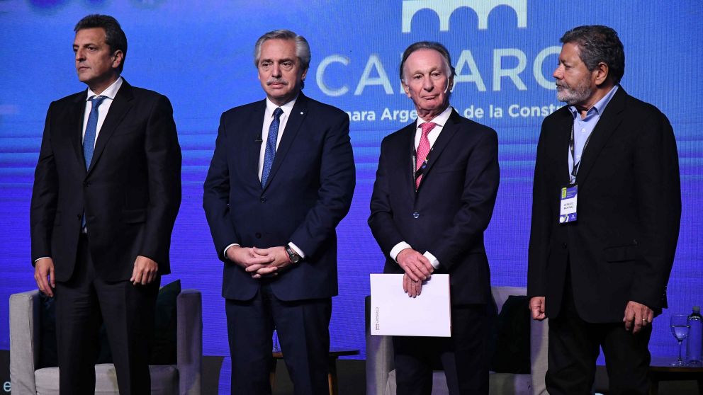 Massa, el Presidente y Gerardo Martínez el martes en la Convención anual de la Construcción