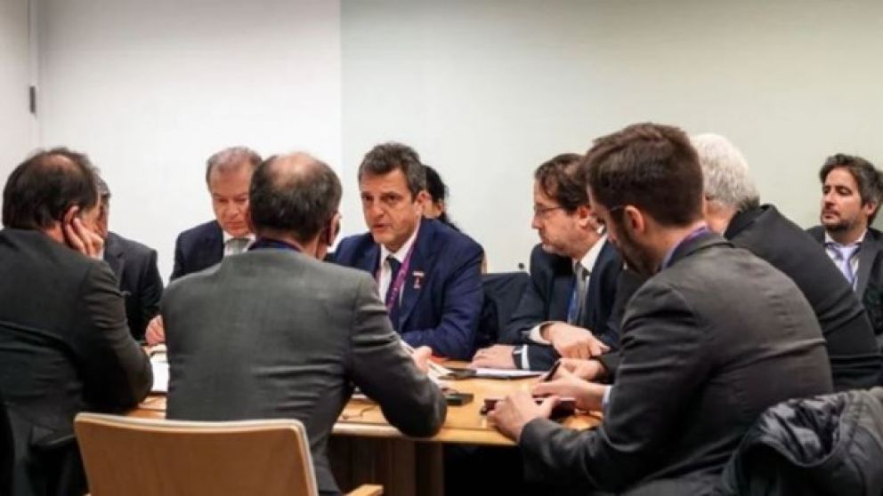 Massa sigue con la agenda ministerial