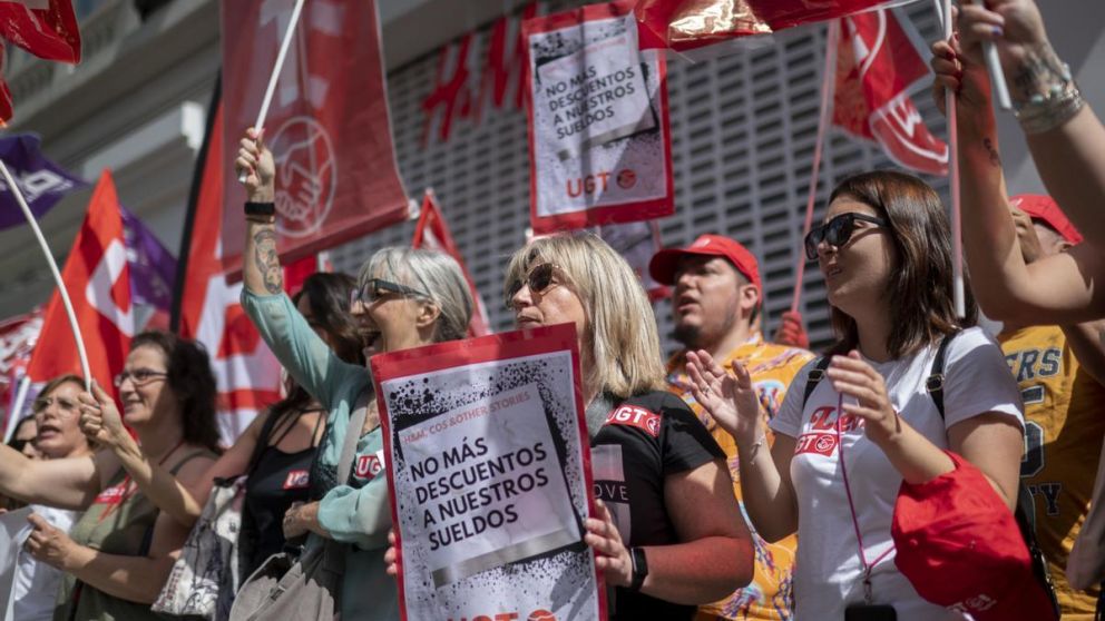 Los trabajadores de H&M hacen huelga en plena época de rebajas