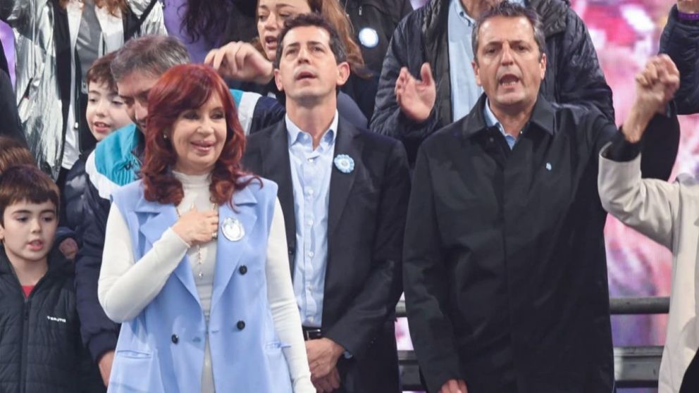 Todas las miradas puestas en Cristina, qui�n definir� los candidatos que representar�n a su espacio en la interna.
