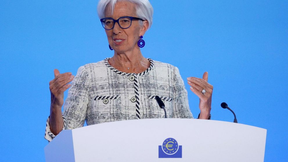 "Todavía queda un largo camino por recorrer" para bajar la inflación, según Lagarde