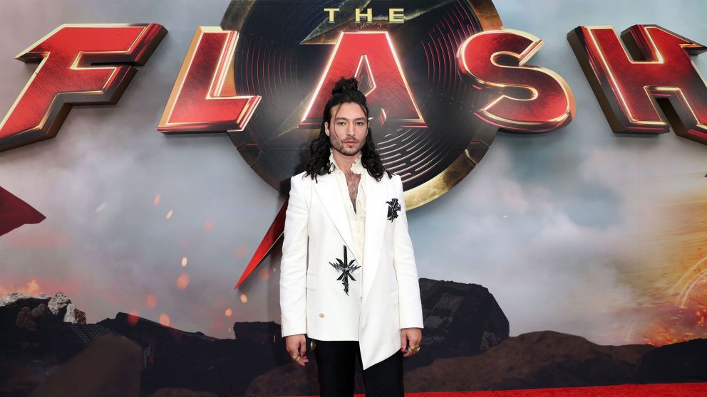 Ezra Miller, problemas aparte, en la premiere de Flash