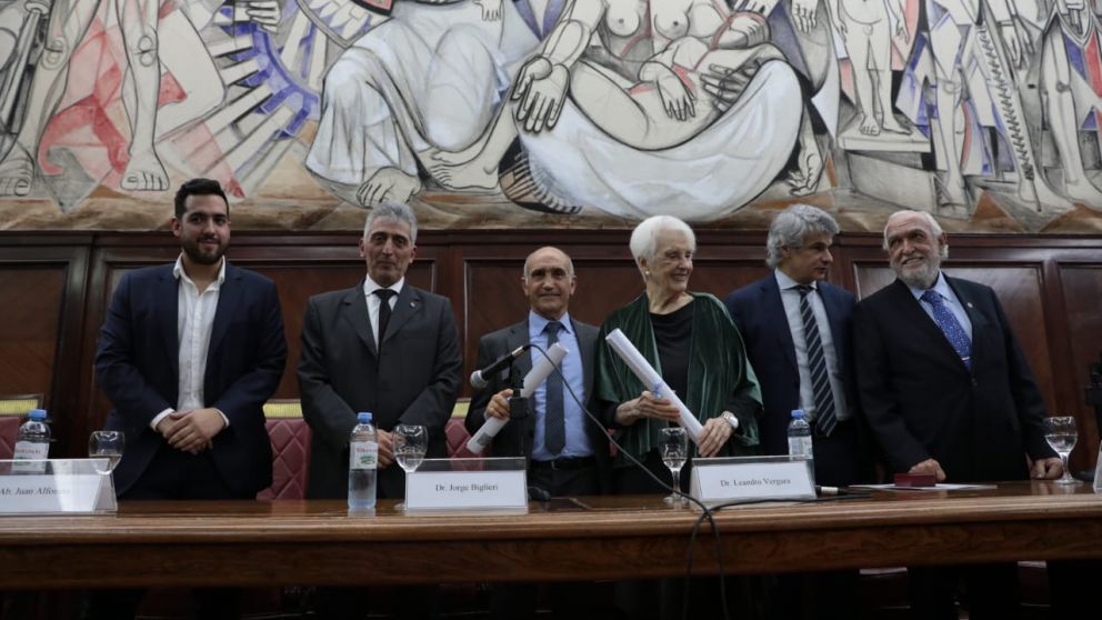 La UBA entregó el título Doctor Honoris Causa a Graciela Fernández Meijide y a Daniel Marcelo Salvador