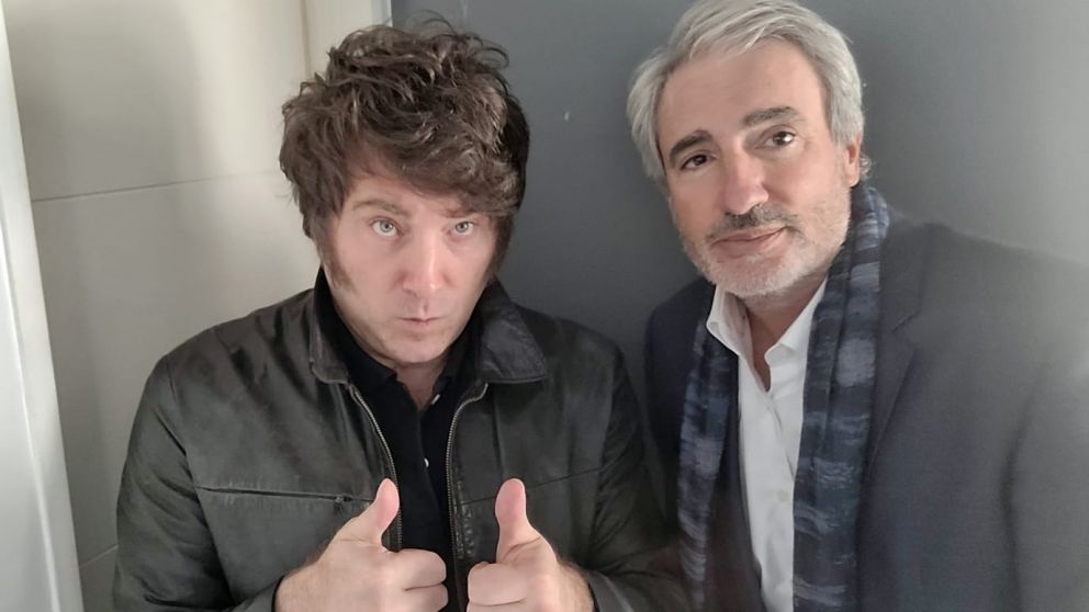 Durante la década de los '90, Epstein participó n el proceso de privatización de empresas