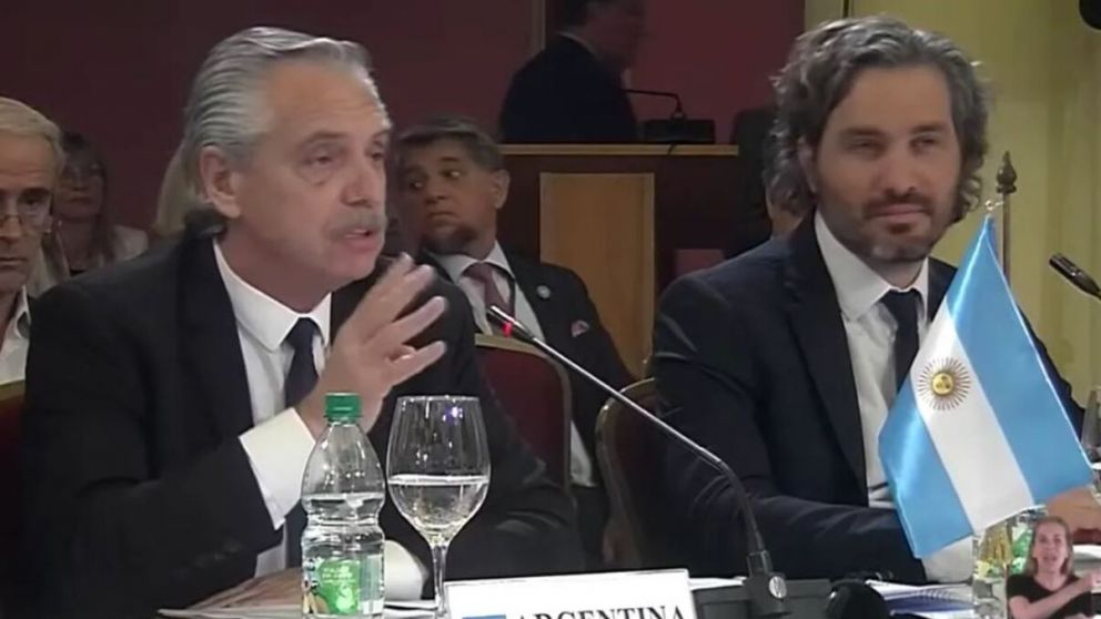 El Presidente asegur� en su disertaci�n que "el camino en el Mercosur es corregir de una vez y para siempre las asimetr�as""