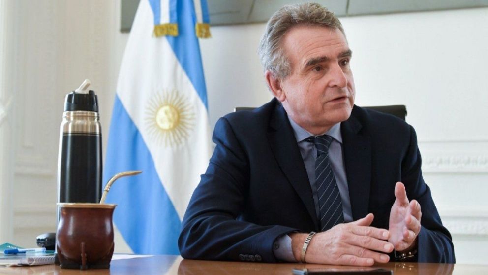 Rossi lanzó su candidatura presidencial por el FdT y convocó a que lo acompañen "a vivir en un país grande".