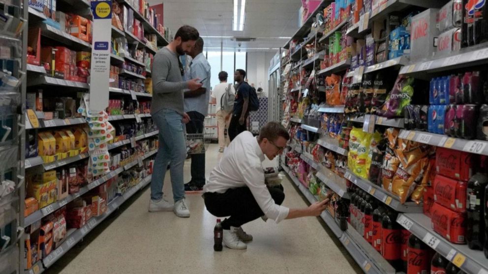 Primer ministro británico acuerda precios máximos con supermercados