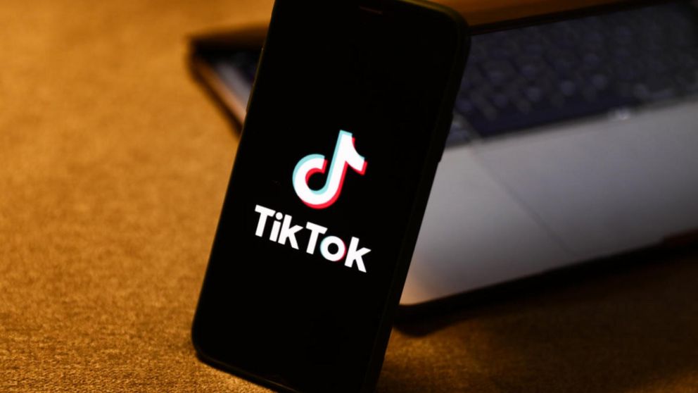 TikTok implemneta la inteligencia artificial para las búsquedas