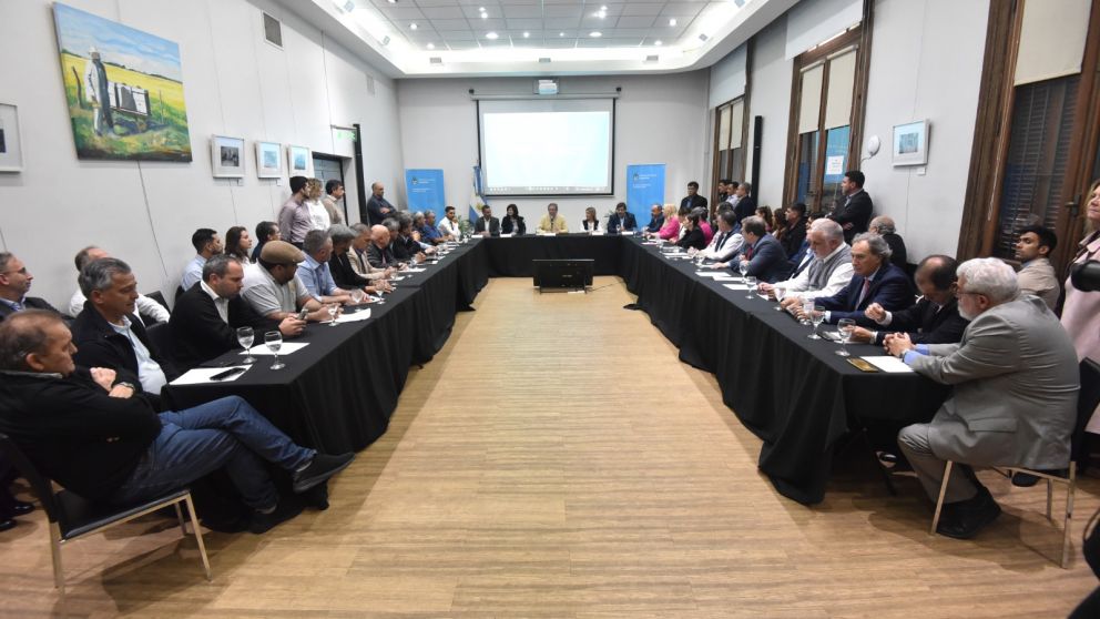 El secretario de Agricultura aseguró que el acuerdo con el sector pesquero trae alivio fiscal