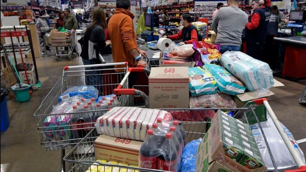 Por la diferencia de precios, chilenos llegan a los supermercados mendocinos