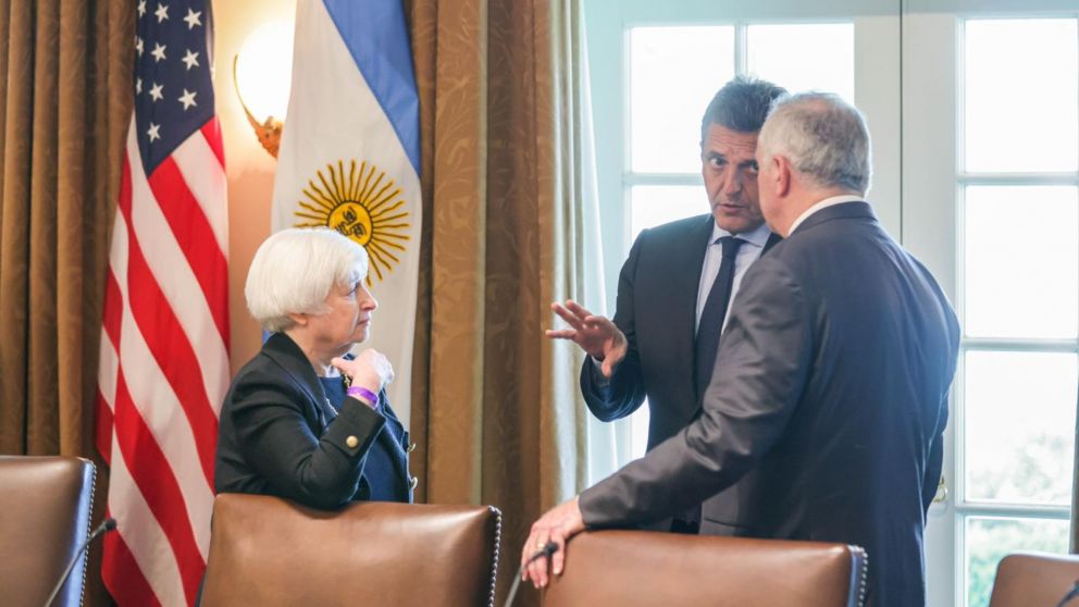 Massa presentó el proyecto de ley del Blanqueo para el intercambio de información con EEUU