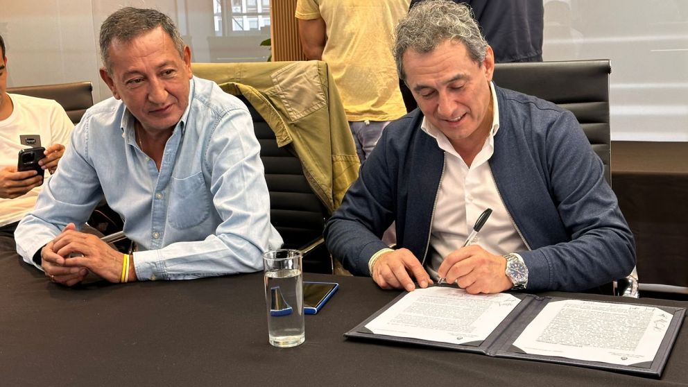 Omar Maturano de La Fraternidad y Sergio Sasia, secretario general de la Unión Ferroviaria