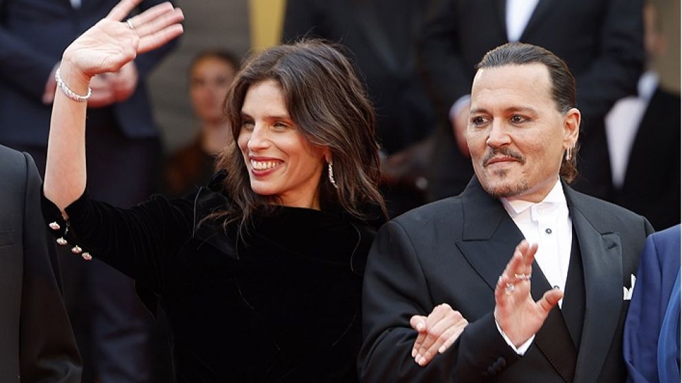 Johnny Depp, protagonista de la pelicula de inicio, y Maïwenn directora y coprotagonista