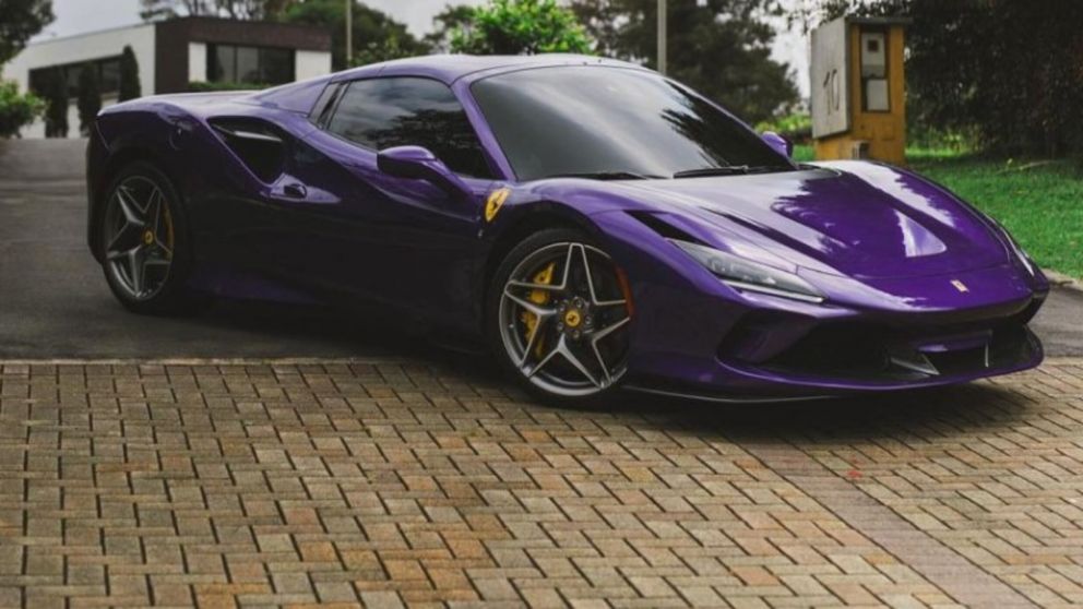 LA nueva Ferrari Uvita de Maluma ronda los 400.000 dólares