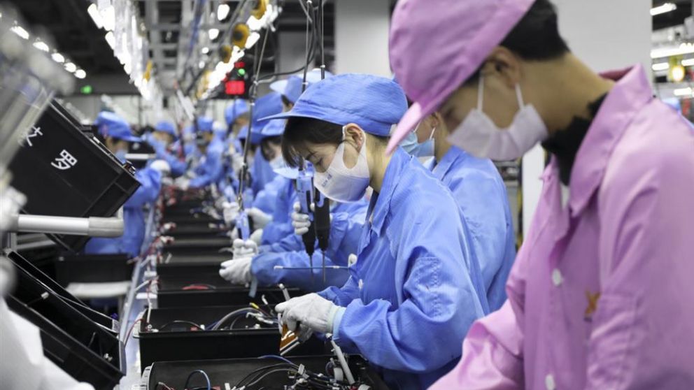 En el cuarto mes del año, la producción industrial china creció un 5,6% interanual