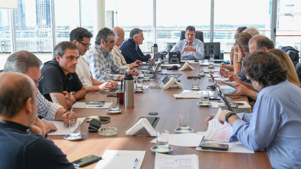 Inflación: Sergio Massa reunió a su equipo para definir un paquete de medidas