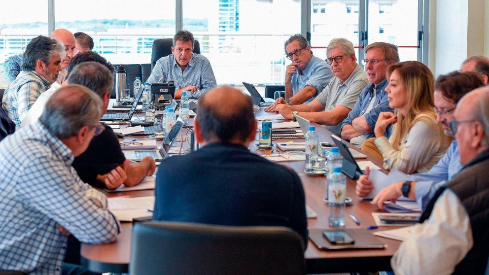 Falta de dólares y desequilibrios macro: por qué las medidas de Massa tendrán efecto limitado