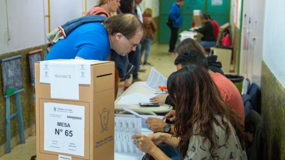 Elecciones 2023: Salta, La Pampa y Tierra del Fuego ya están votando para elegir gobernador