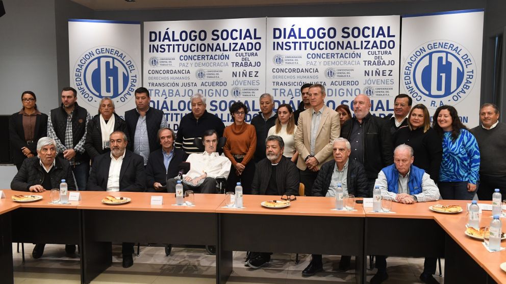 Esteban Bullrich y la CGT de acuerdo por una iniciativa anti grieta
