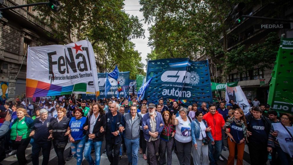 Jornada de paro y movilización desde sindicatos y organizaciones sociales, fuerte crítica al Gobierno