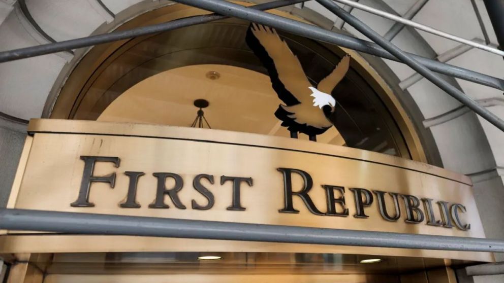 First Republic busca implementar una serie de recortes a gran escala